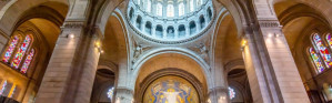Intérieur de la Basilique avec le dôme et la mosaïque du Cœur de Jésus