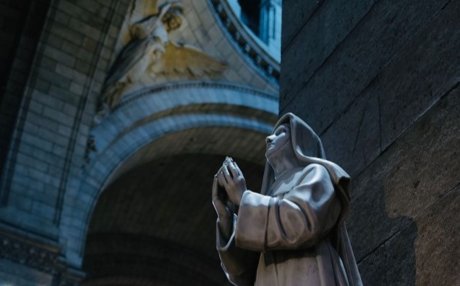 Statue de Sainte Marguerite-Marie Alacoque à la Basilique du Sacré-Cœur