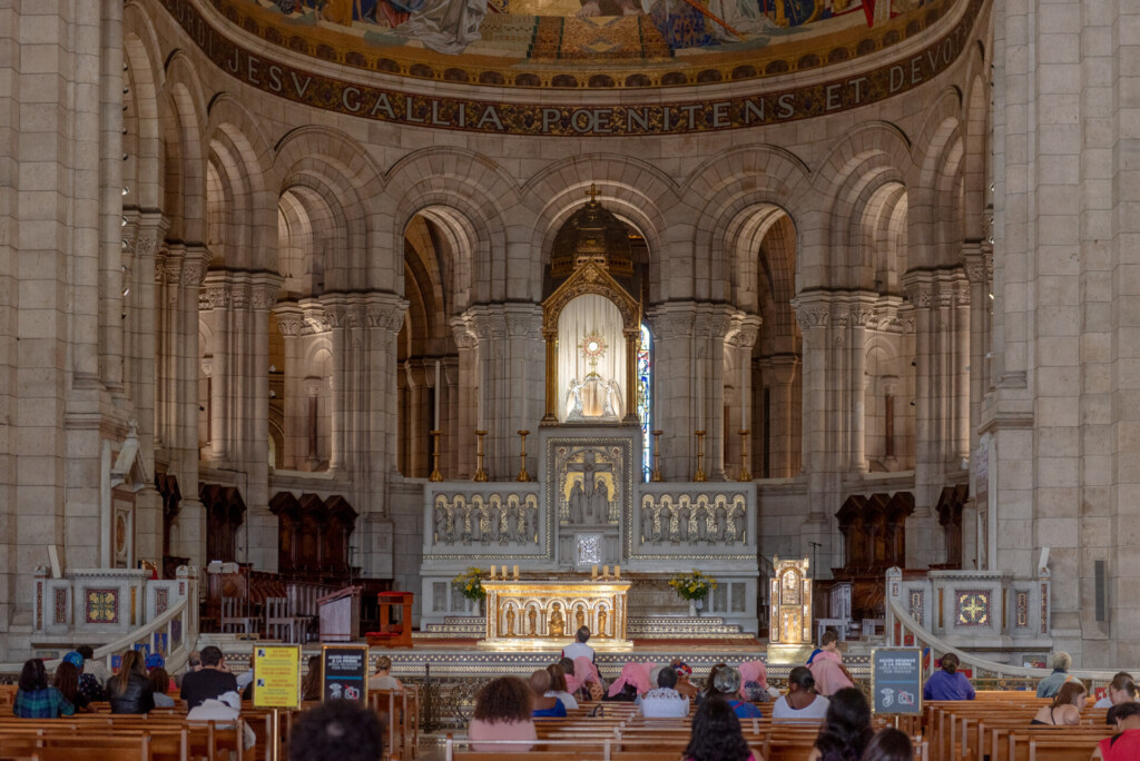 Moment d'adoration perpetuelle du Saint Sacrement de la Basilique du Sacré Coeur