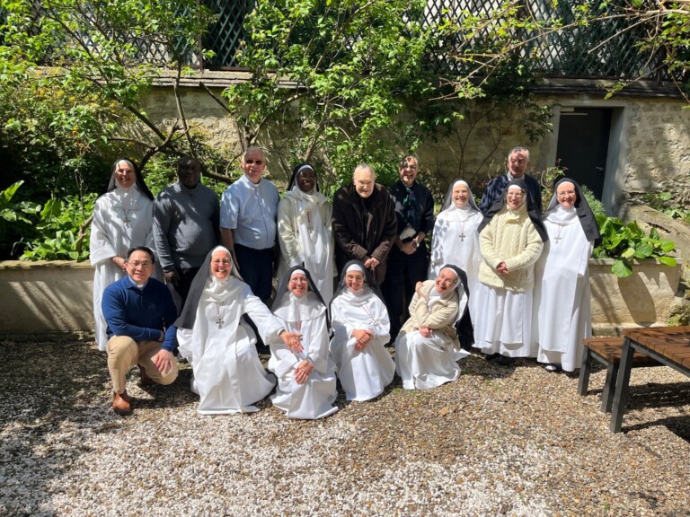 Prêtres et sœurs du Sacré-Coeur de Montmartre